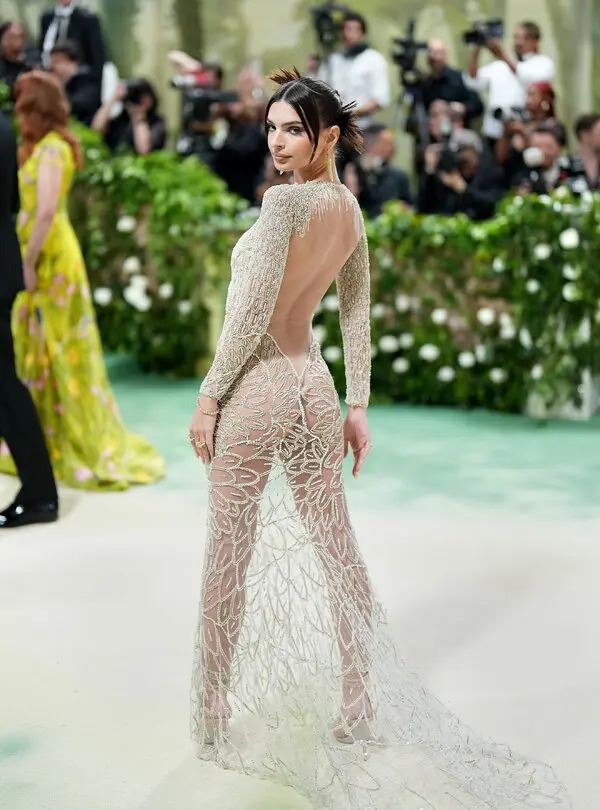 Emily Ratajkowski Height: How Tall is the Supermodel?