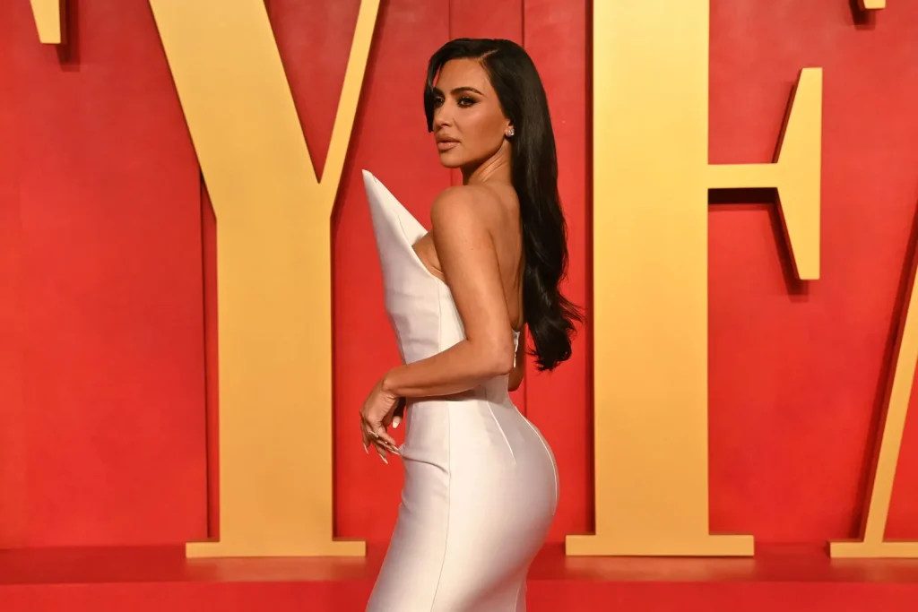 Kim Kardashian Height: The Truth About Her Real Measurements Kim Kardashian Height: The Truth About Her Real Measurements