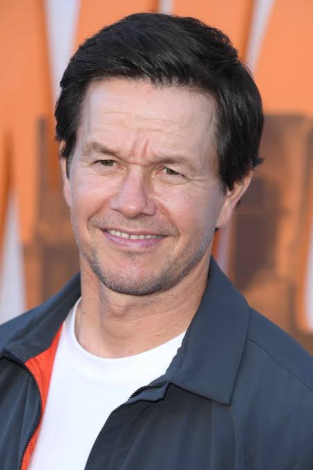 Mark Wahlberg Height Compared to Other Celebrities!