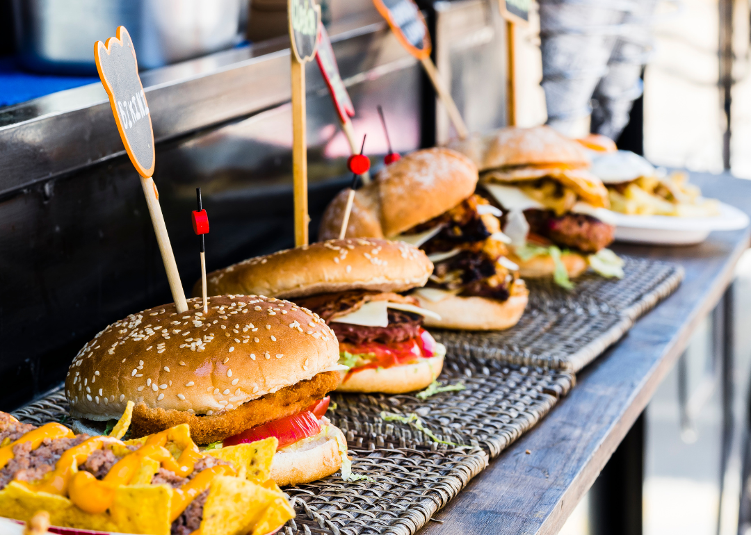 Places to Eat That Are Not Expensive for Budget Travelers