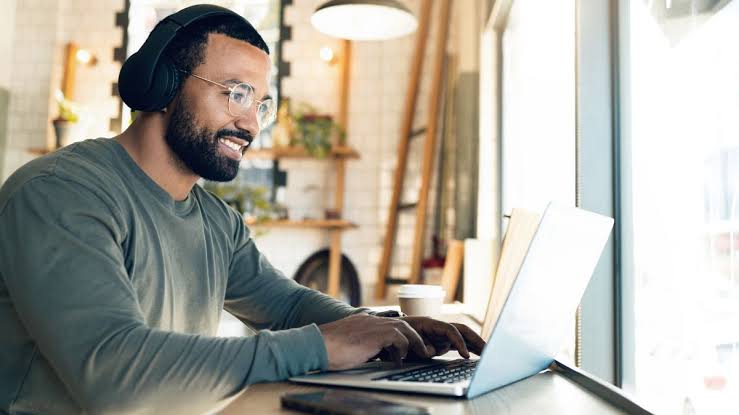 Top 15 Euro Accounts for Remote Workers with European Clients